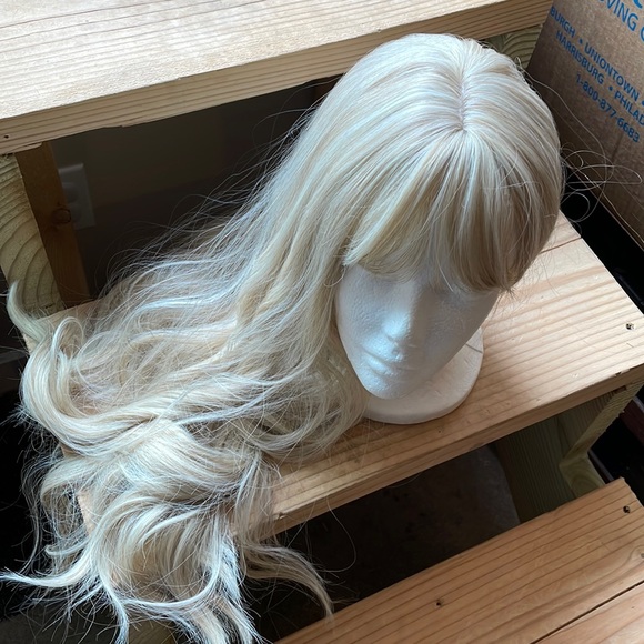 white matte wig long butter blonde beach waves wig bangs middle part 24” NWT - Picture 10 of 16